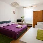Friendly People's 3*