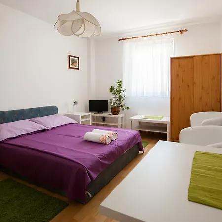 Friendly People's 3*