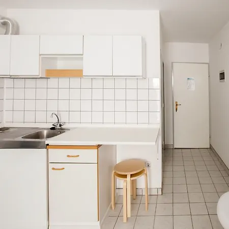 Friendly People's 招待所 3*