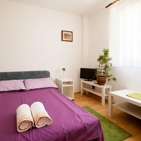 Pensión Friendly People's 3*