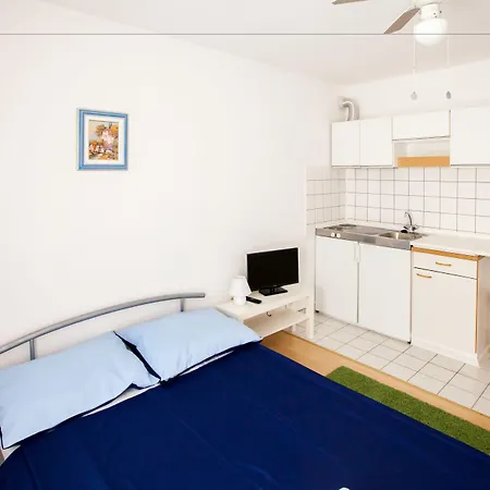 Friendly People's 3* 扎达尔