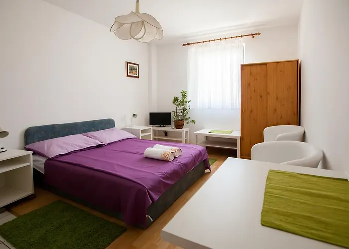 Friendly People's 3*